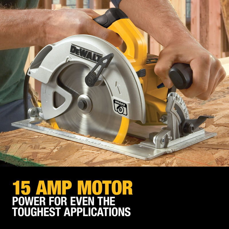 DEWALT 7-1/4 in. Lightweight Circular Saw With Contractor Bag (Tool Only) - Reconditioned
